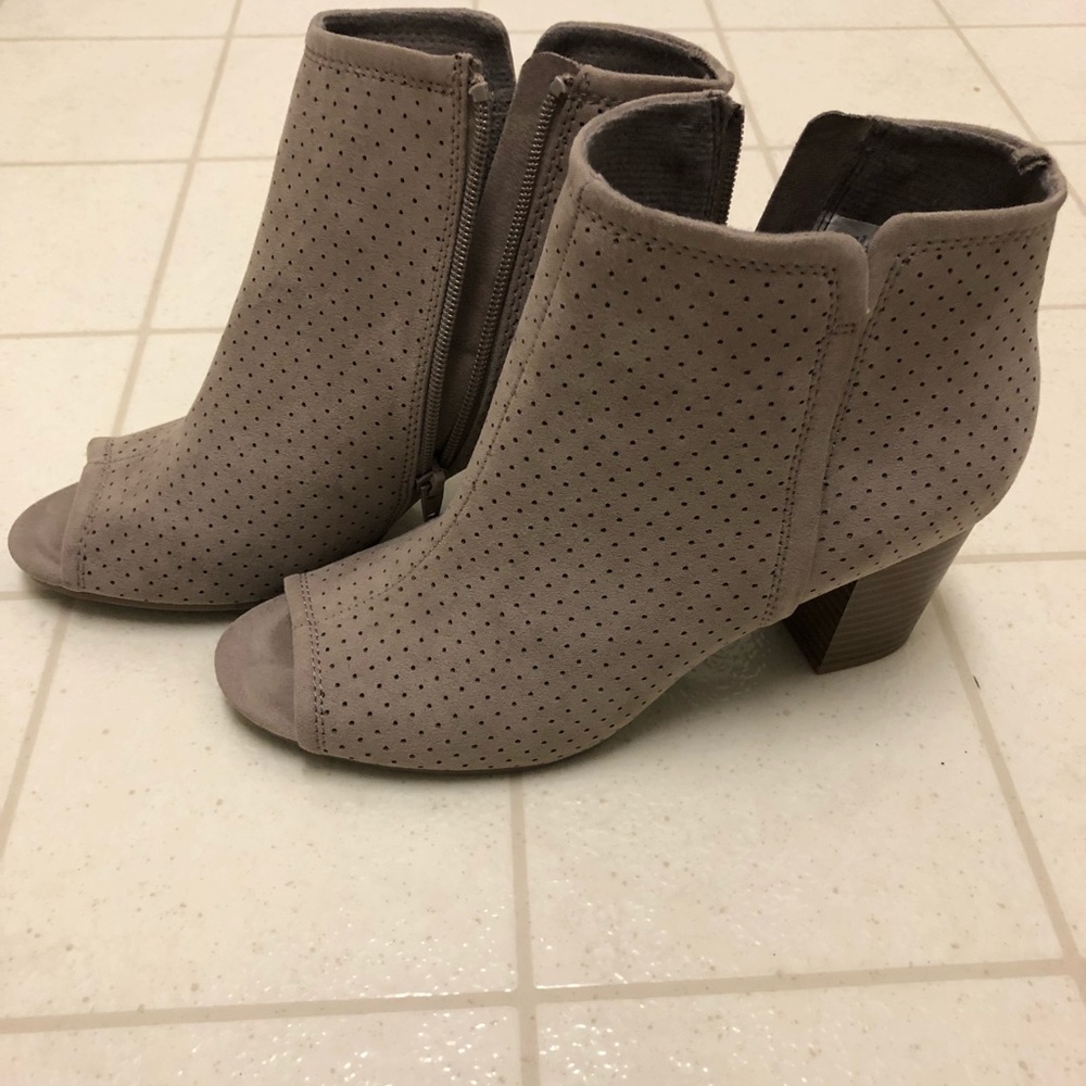 Peep toe boots